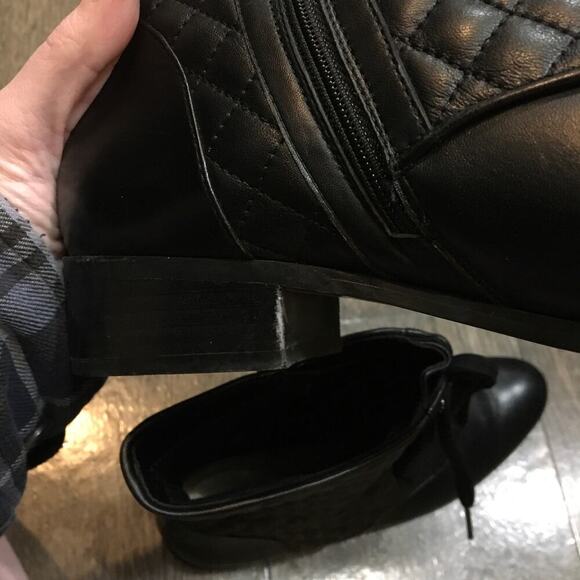 Neiman Marcus Women’s Size 9 Quilted Lace Up Black Boots - Picture 10 of 13